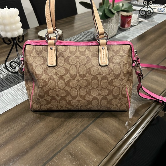 Mid size Coach purse - Picture 2 of 5